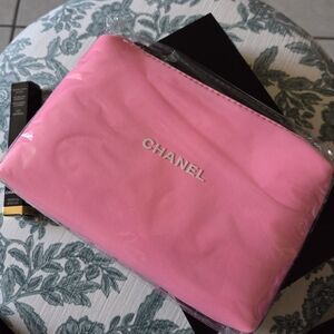 💕💄NIB Chanel Bundle Of Lipgloss And Beauty Bag💄💕